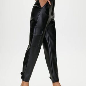 Wilfred Modern Cargo Pant (Vegan leather)